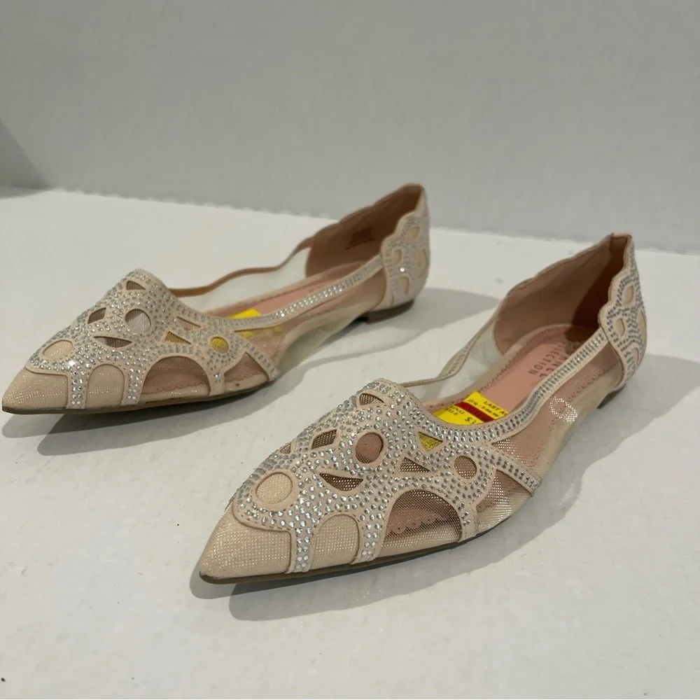 Women’s Journee Beige Collection Batavia Embellished Flats Size 10 US!